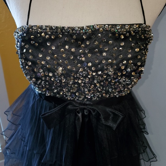 Aviena prom dress - Picture 2 of 8